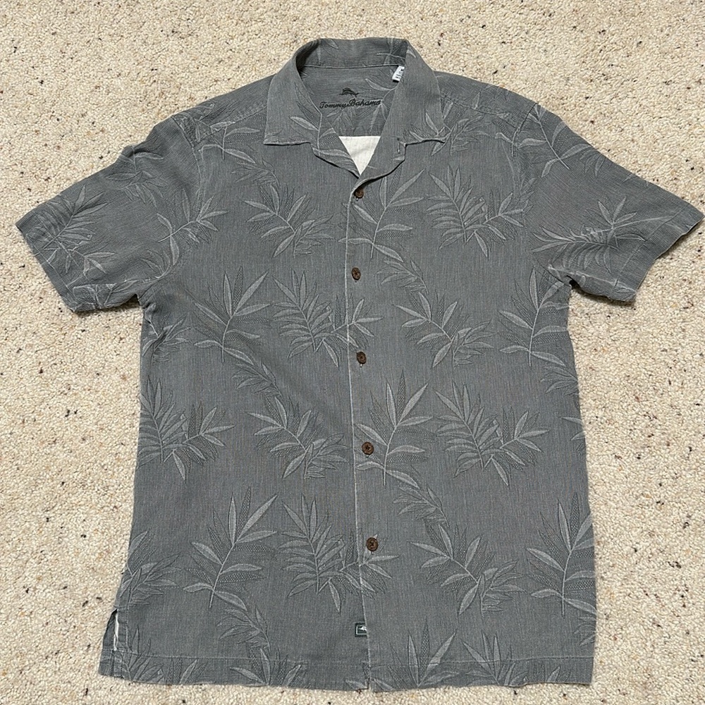 Tommy Bahama silk button up. Men’s medium.